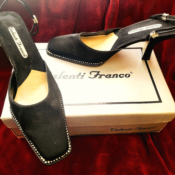Valenti Franco Shoes - Vintage Elegant Valenti Franco Elenice Black Shimmer Satin Slingback Pumps